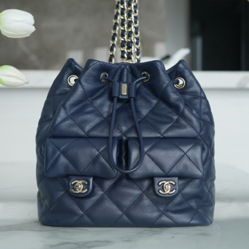 최고퀄 팬더샵 샤넬 투포켓 드로우스트링 백팩 카프스킨 네이비 AS4342